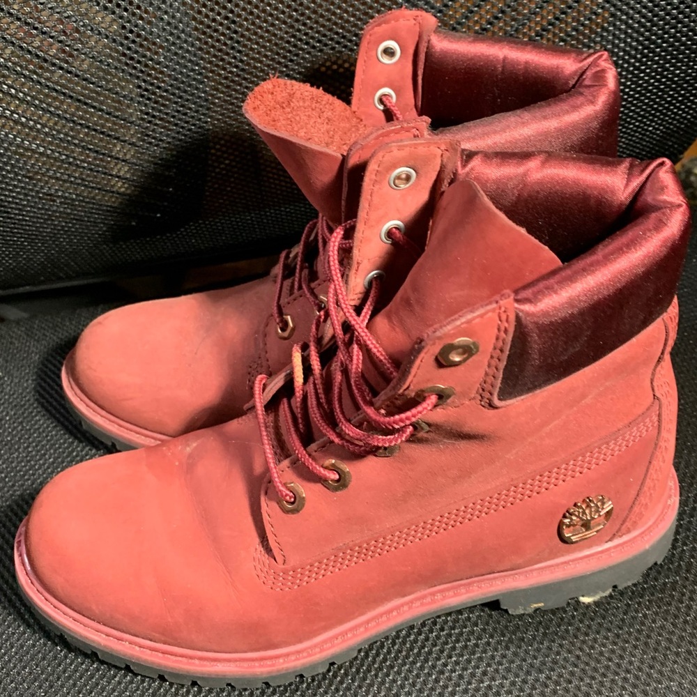 red/maroon Women’s Timberland Boots